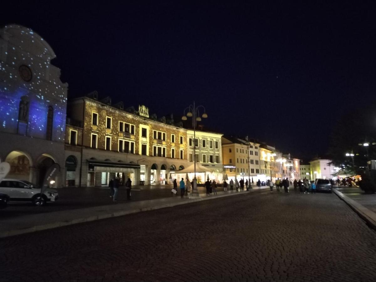 Il Vicolo_Carinissimo Appartamento In Centro Storico, Zona Giorno Mansardata Belluno Ngoại thất bức ảnh